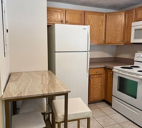 5th image of 83R Central St #A