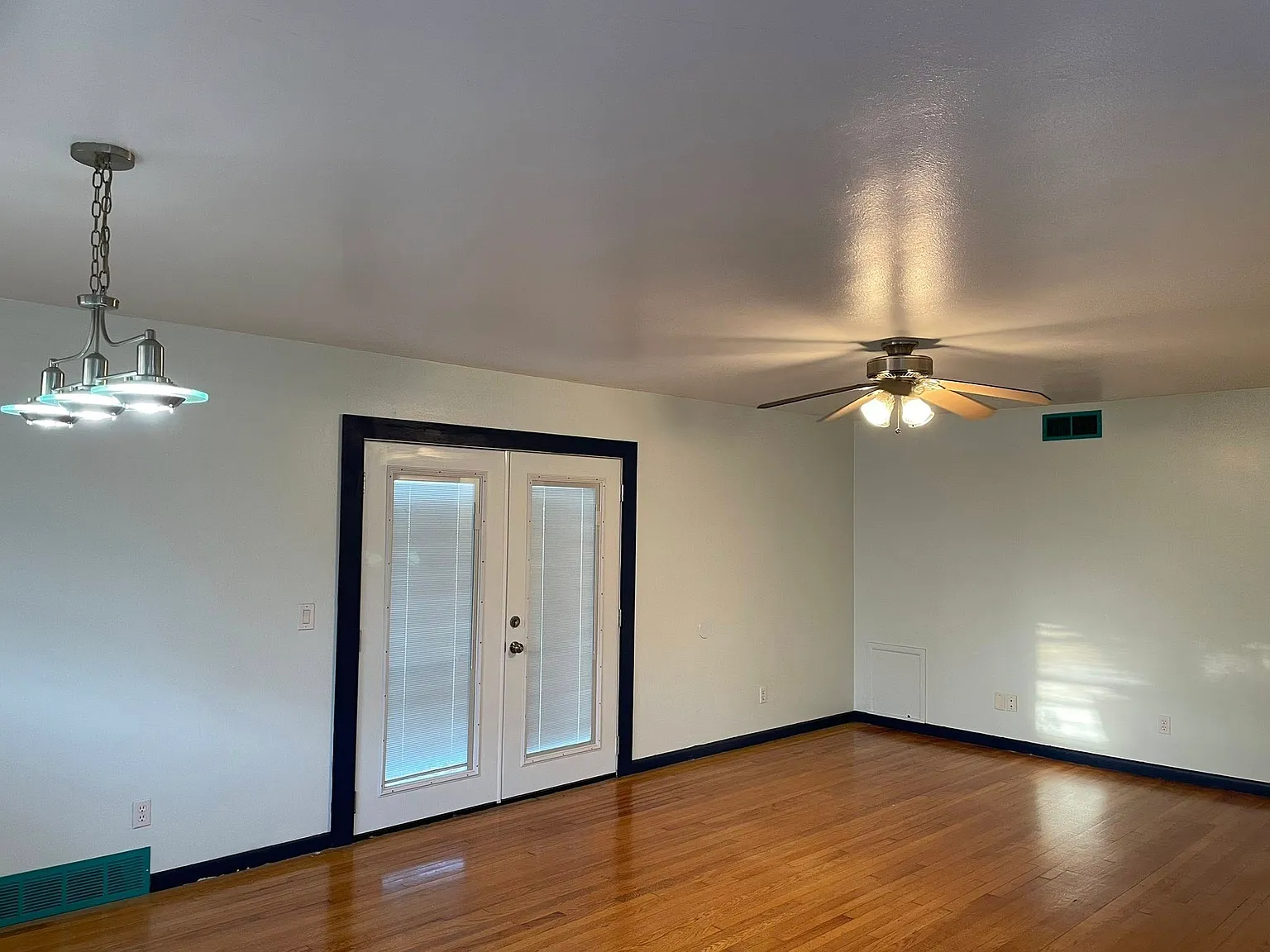 3 bed, 1.5 bath, 1200 sqft, $1,540 — Photo 3