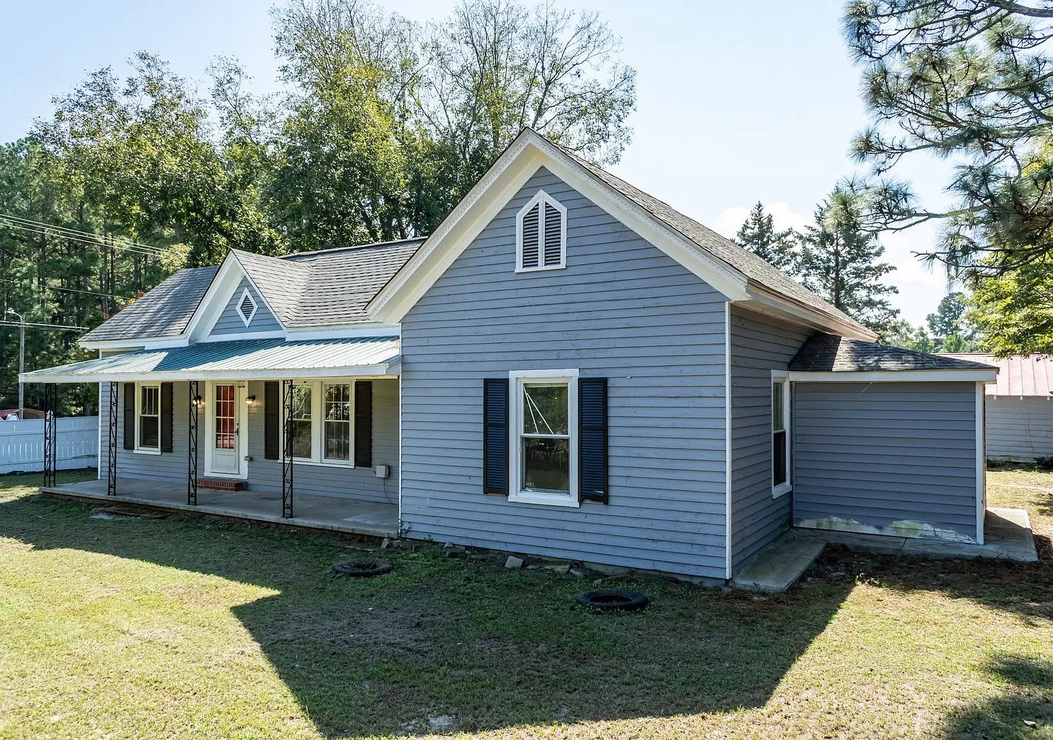 Three Bedroom Home — Photo 4