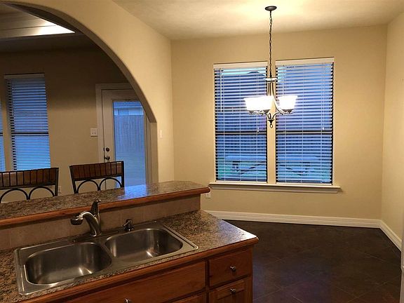5th image of 180 W Barfield St