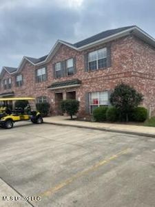 100 Armand Oaks #1-J, Ocean Springs, MS, 39564