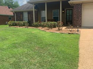 620 Summer Pl, Flowood, MS 39232