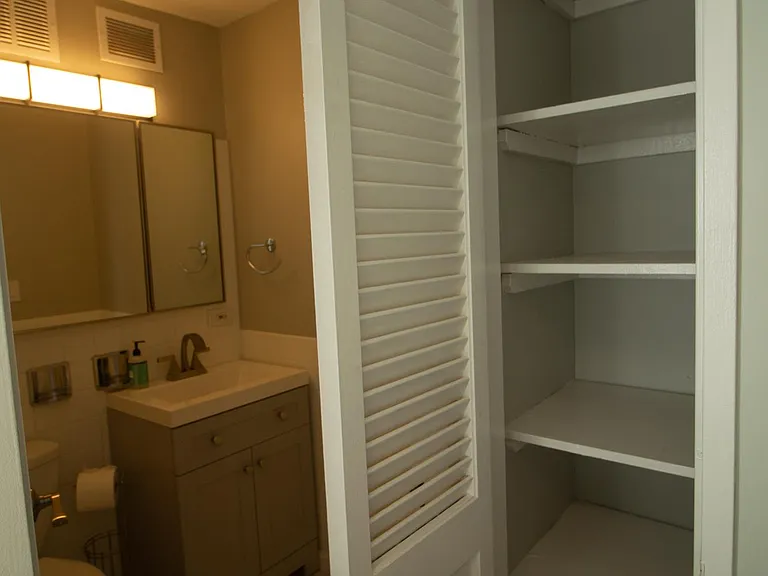 720 W Gordon Ter #22G — Photo 4