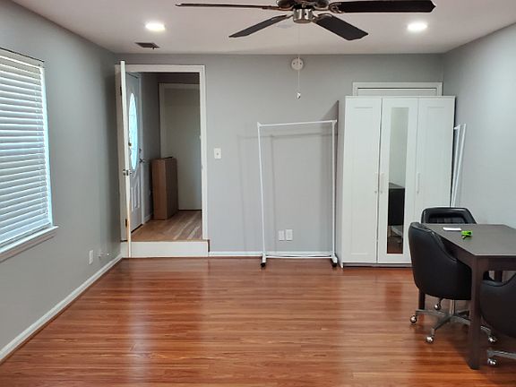 5th image of 5315 Greenbrook Dr