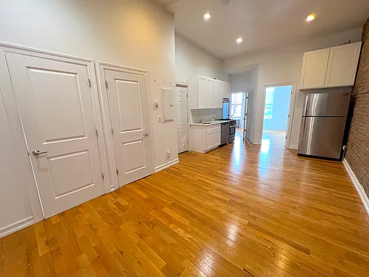 Rented by Capri Jet Realty Corp | media 6