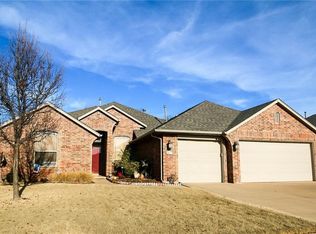2817 SE 38th St, Moore, OK 73160