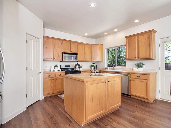 4th image of 951 Winter Fox Ln