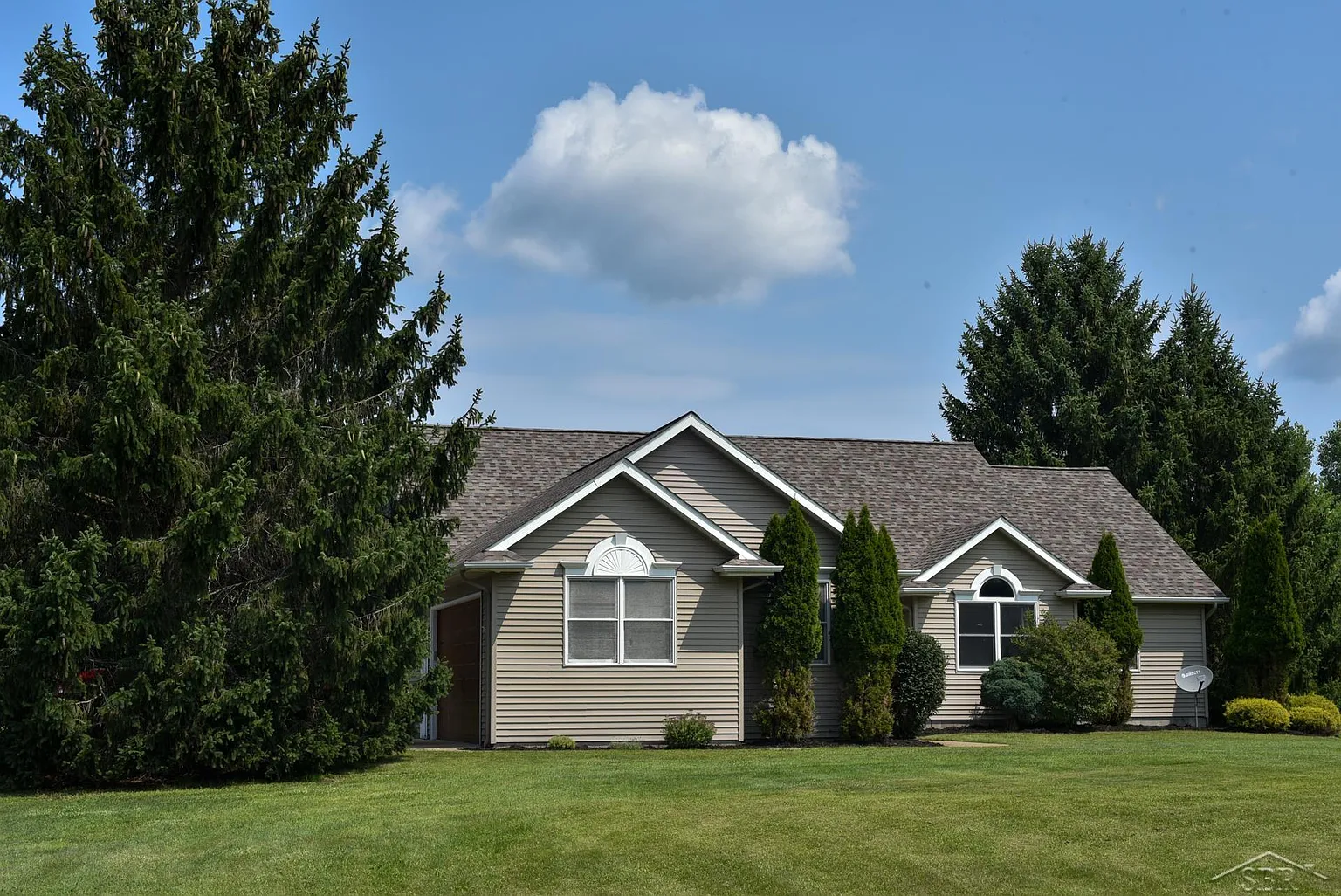 2021 E Stewart Rd photo 1
