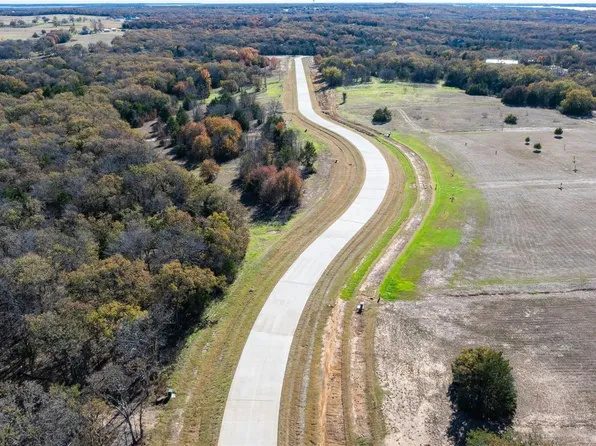 2 Shady Oak Ln, Valley View, TX 76272