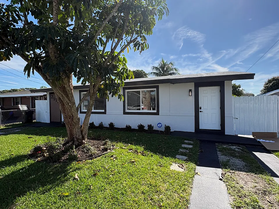 2572 NW 20th St