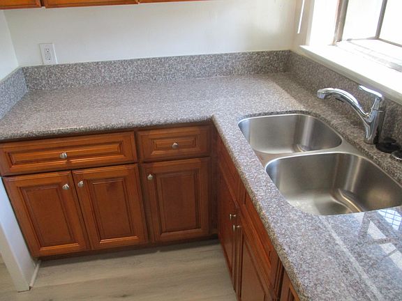 New Counter Tops and New Kitchen Cabinets