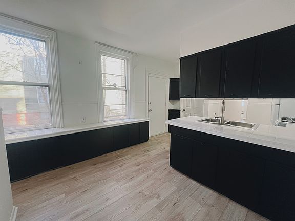 3rd image of 4 Linden Ave Floor 1