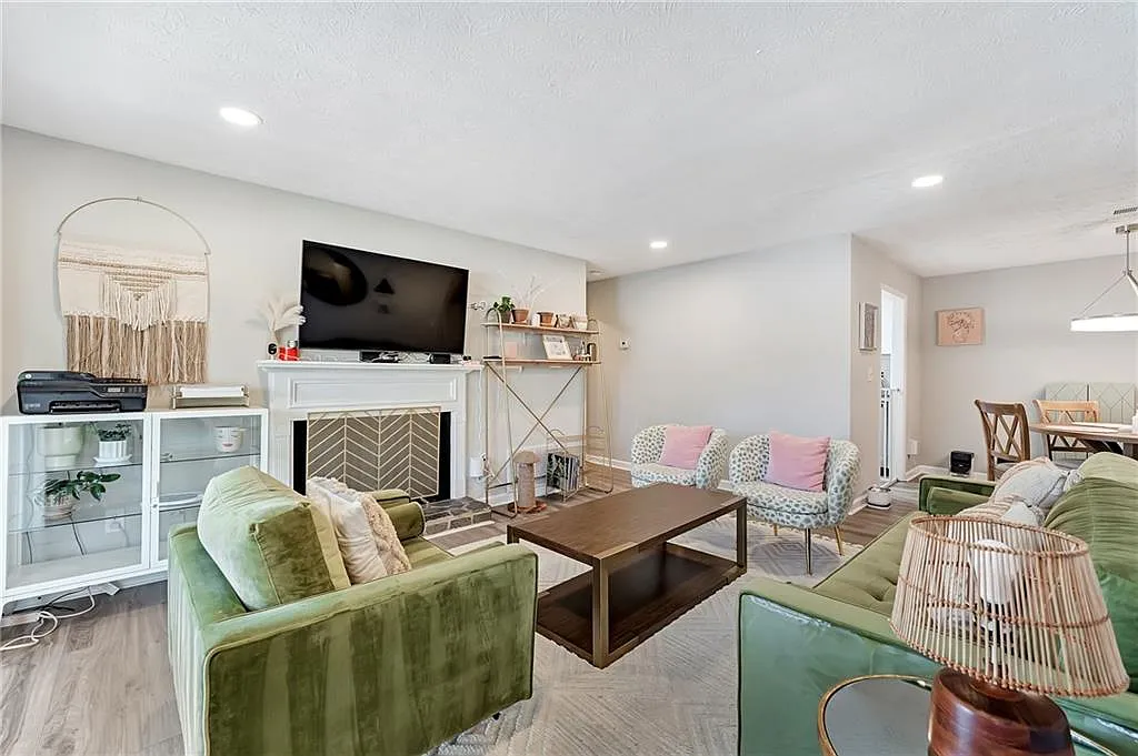 2 bed, 2.0 bath, 1102 sqft, $1,795 — Photo 1