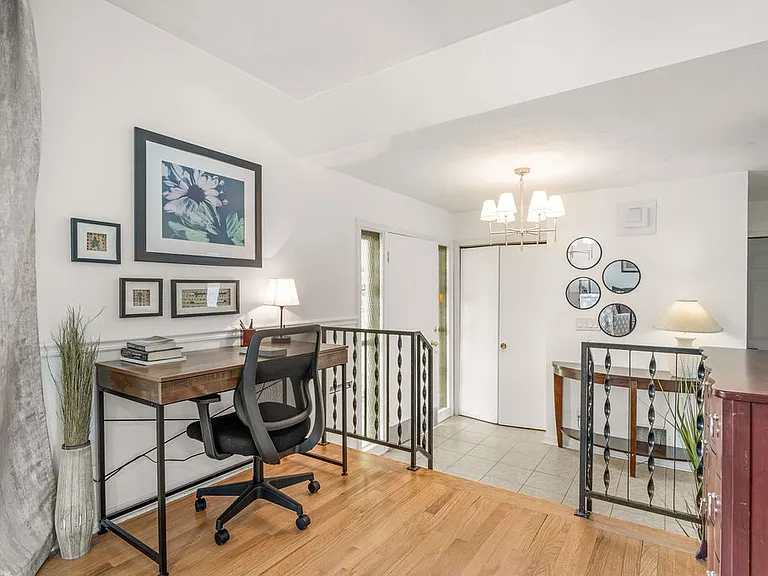 2127 Honeytree Ct — Photo 2