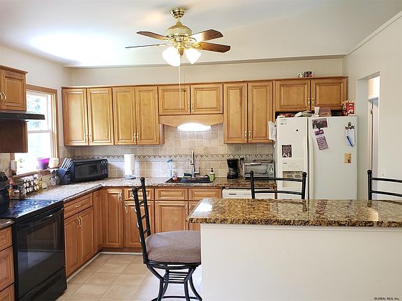 4th image of 21 Greenridge Dr