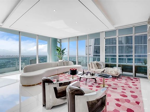2nd image of 900 Biscayne Blvd APT 6109