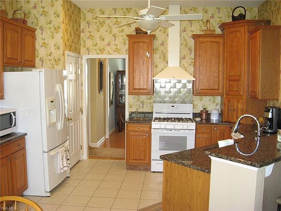 5th image of 9549 Angela Dr