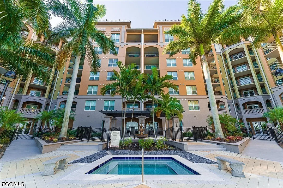 2 bed, 2.0 bath, 1083 sqft, $2,200 — Photo 1