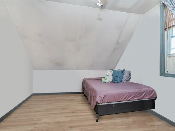 64 Chestnut Avenue image 23 of 27