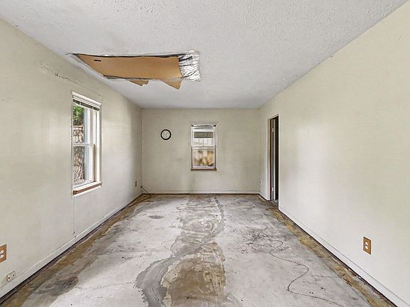 4th image of 2074 Delhi St NE