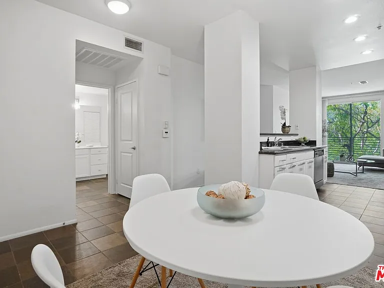 6400 Crescent Park E #301 — Photo 4
