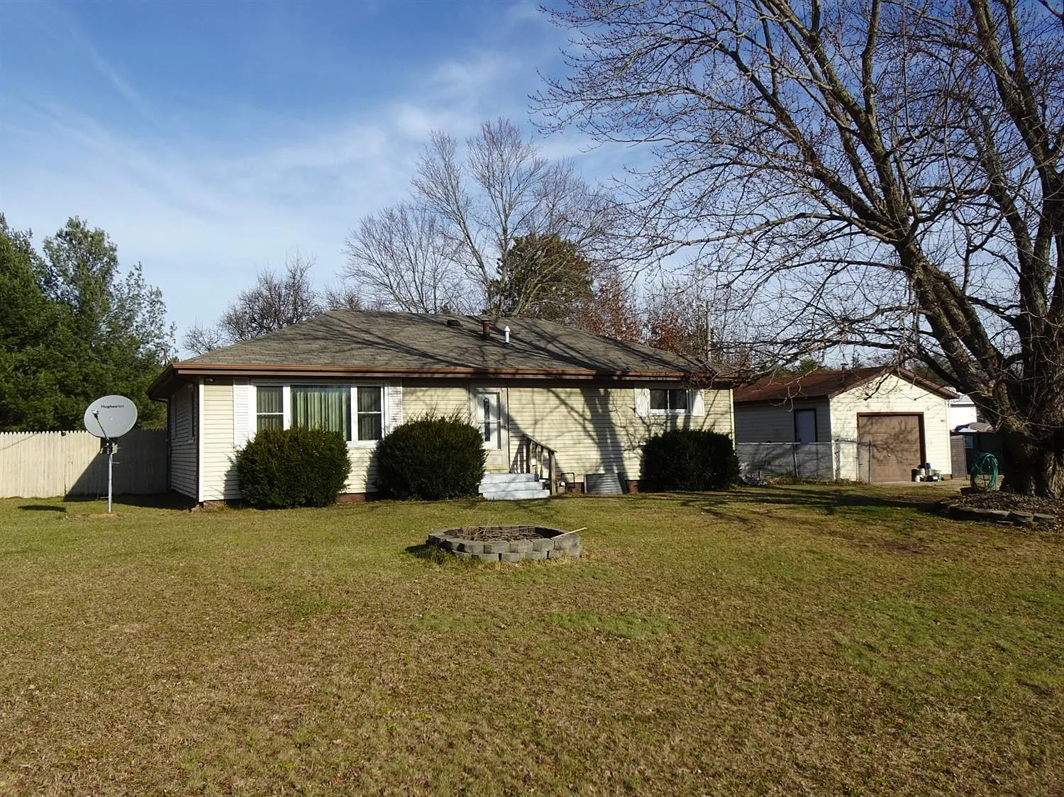8200 E 25 N photo 1
