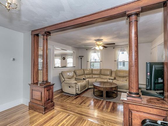 5th image of 26 Mount Pleasant St