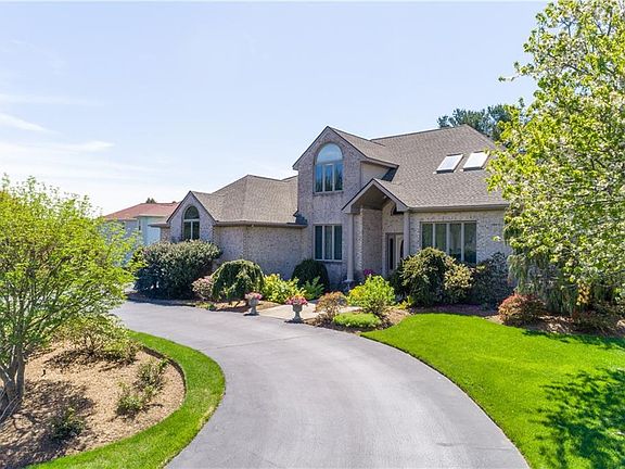 2nd image of 7 Graywood Dr