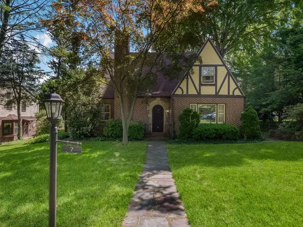 7 S Hillcrest Rd, Springfield, PA 19064