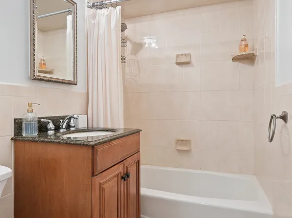 629 Kappock Street image 20 of 26