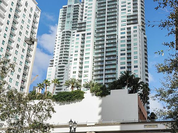 3rd image of 253 NE 2nd St APT 2206