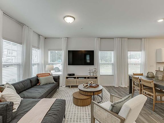 Laurelwood - Cedar Interior Image 1