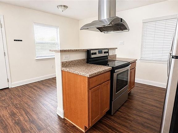 4th image of 2074 6th St