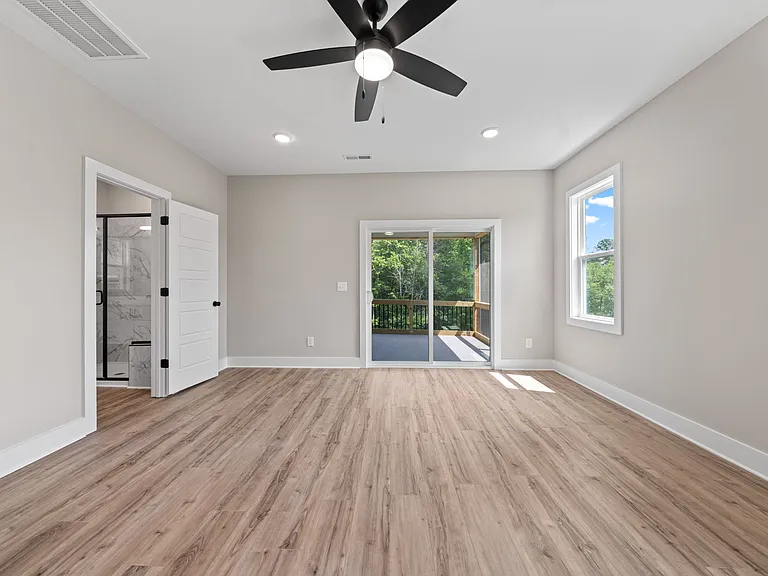 215 Summer Breeze Dr — Photo 24