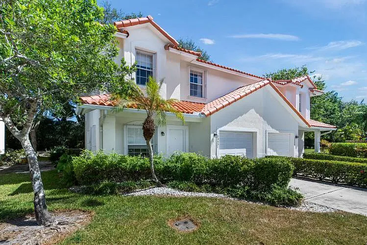 13531 Fountain View Blvd — Photo 25
