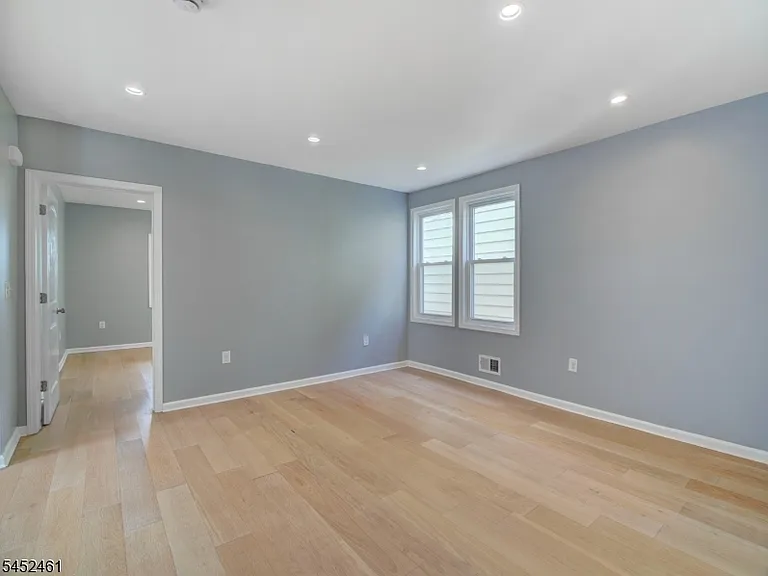 156 Crystal St — Photo 4
