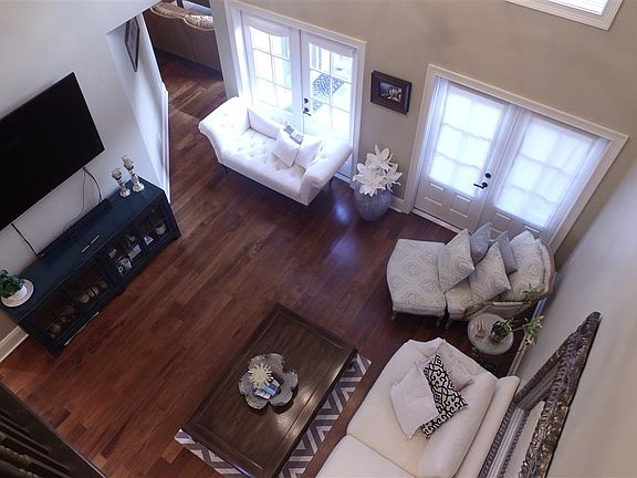 4th image of 34 Hampton Pl