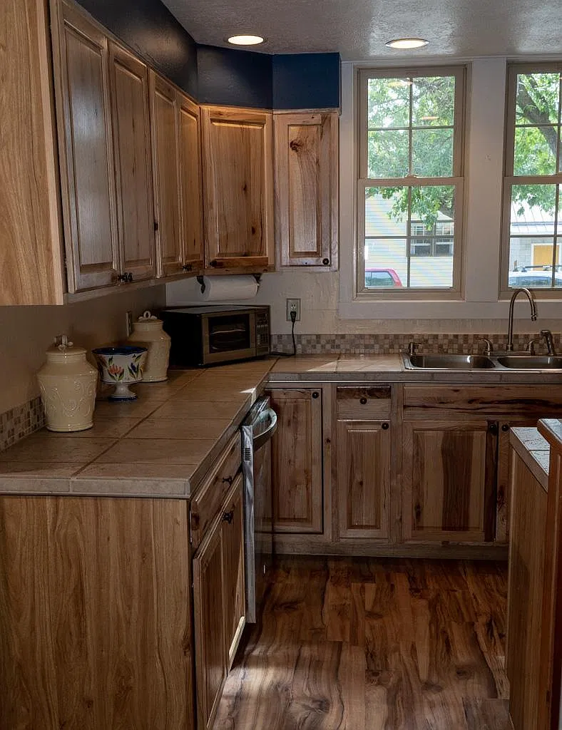 3 bed, 2100 sqft, $2,500 — Photo 3
