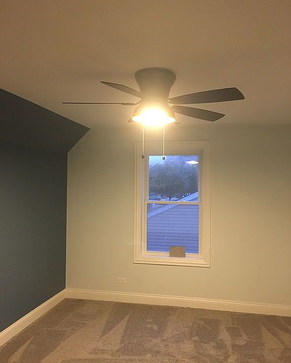 Upstairs 1st bedroom 