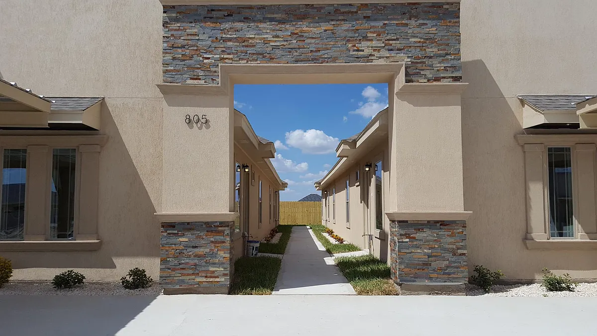 Building Photo - 809 E Myrtle Beach Ave