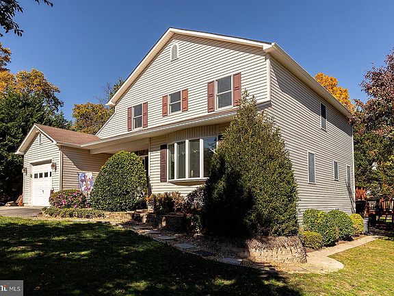 2nd image of 103 Jasmine Ct