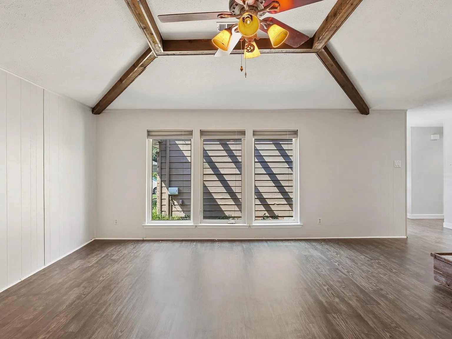 3 bed, 2.0 bath, 1941 sqft, $2,950 — Photo 1