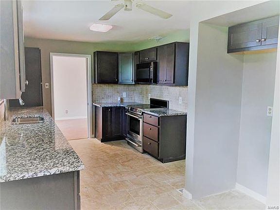 5th image of 1010 Llewellyn Ln