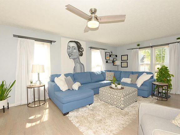 4th image of 160 Easton Manor Dr