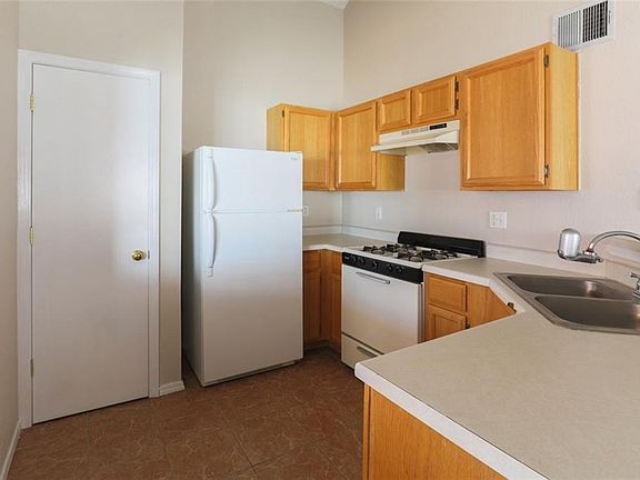 3rd image of 12040 Willowmist Ave