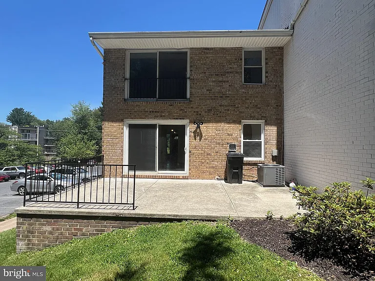 5566 Burnside Dr — Photo 26