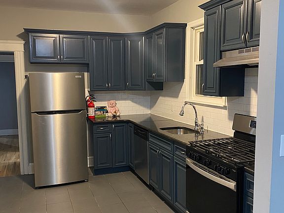 3rd image of 285 Virginia Ave Floor 2