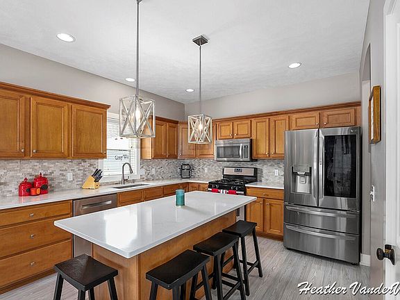 5th image of 7016 Yosemite Dr
