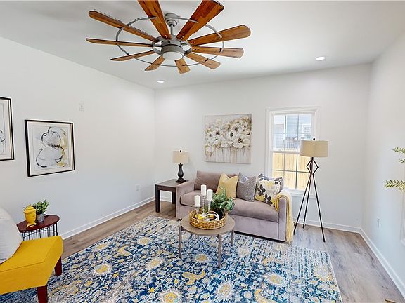 3rd image of 2416 Mimosa St
