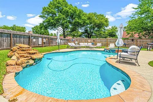 1046 Apache Falls Dr Photo 1